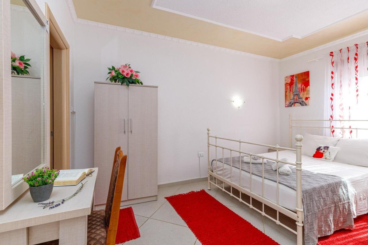 Genoa Rooms Porec Bagian luar foto