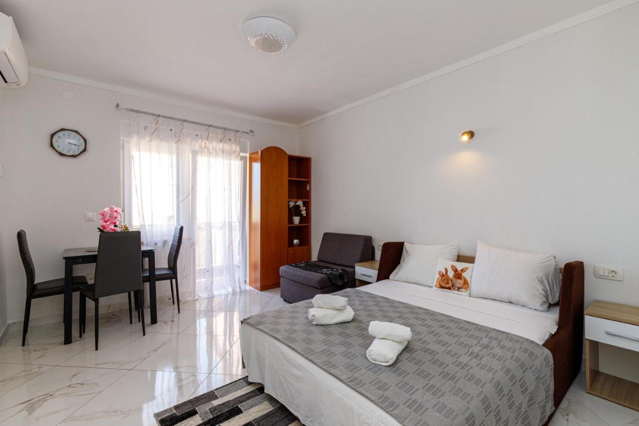Genoa Rooms Porec Bagian luar foto
