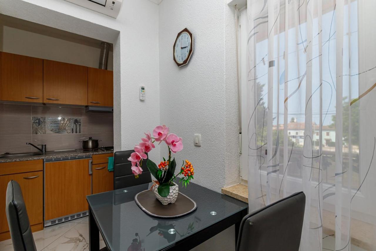 Genoa Rooms Porec Bagian luar foto