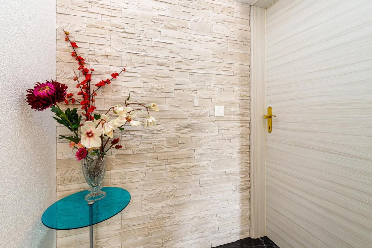 Genoa Rooms Porec Bagian luar foto