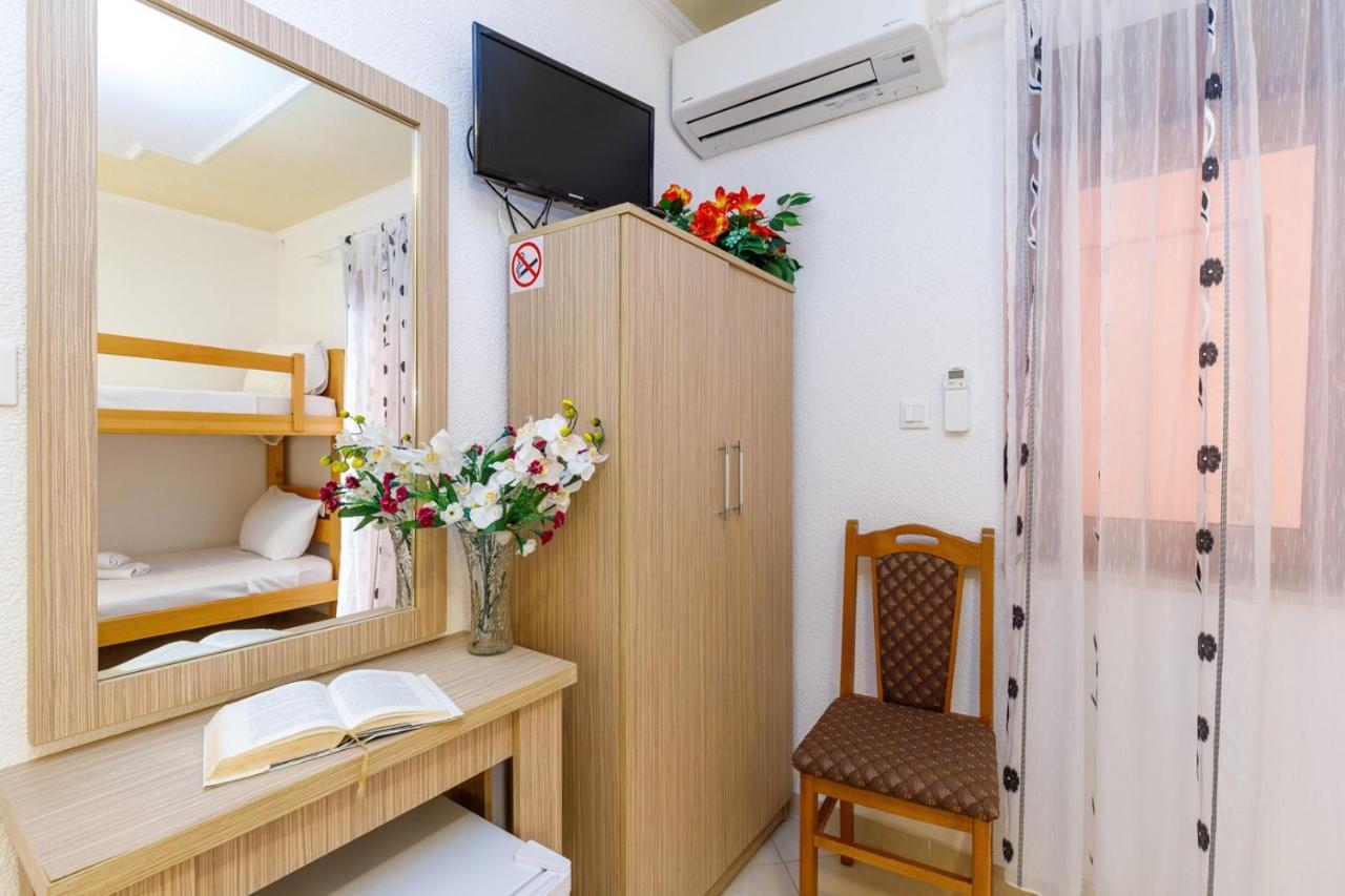 Genoa Rooms Porec Bagian luar foto