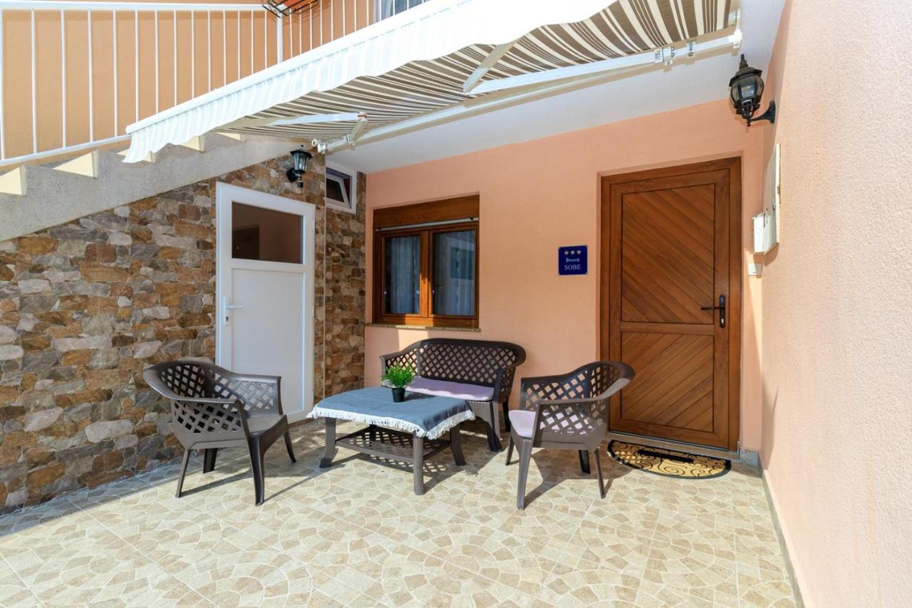 Genoa Rooms Porec Bagian luar foto