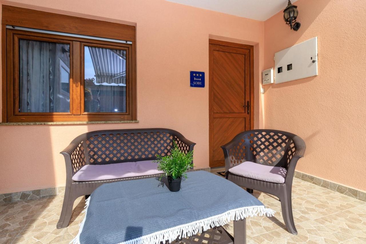 Genoa Rooms Porec Bagian luar foto